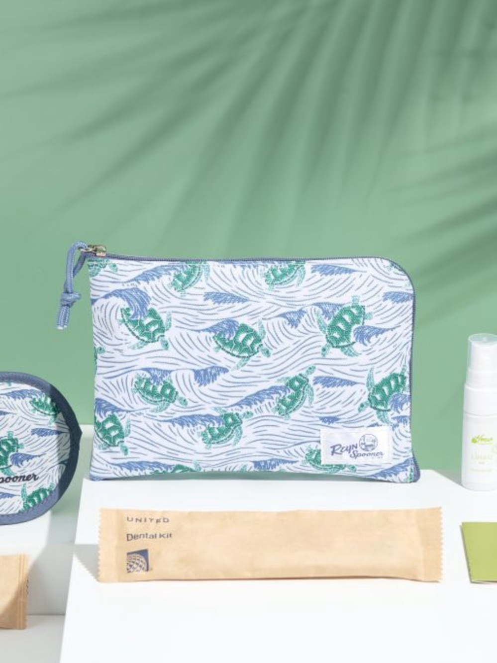 Reyn Spooner United Airlines Amenity Kit Sea Turtle Wave Print Zip Pouch